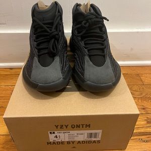 Yeezy QNTM Sneakers